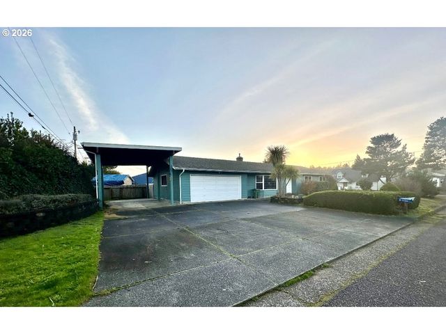 2691 14TH St, North Bend, OR 97459