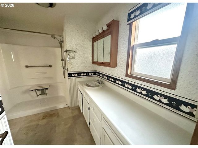 2691 14TH St, North Bend, OR 97459