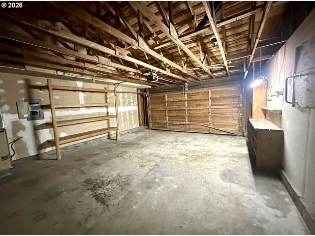 2691 14TH St, North Bend, OR 97459