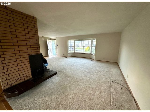 2691 14TH St, North Bend, OR 97459