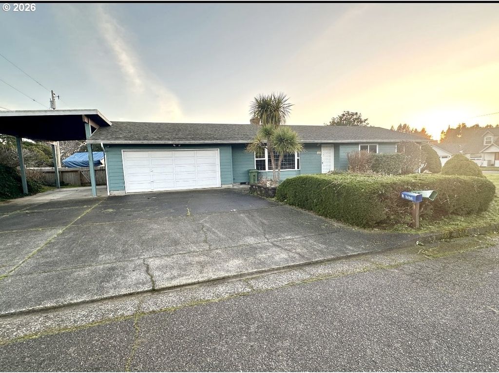 2691 14TH St, North Bend, OR 97459