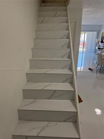 9371 Fontainebleau Boulevard I220, Miami, FL 33172