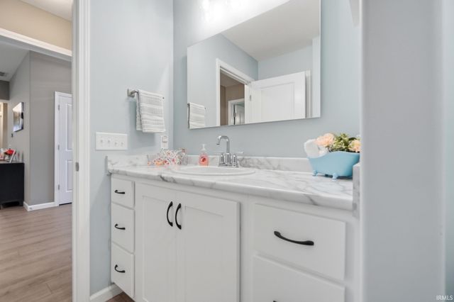 13870 Escondida Cove, Fort Wayne, IN 46845