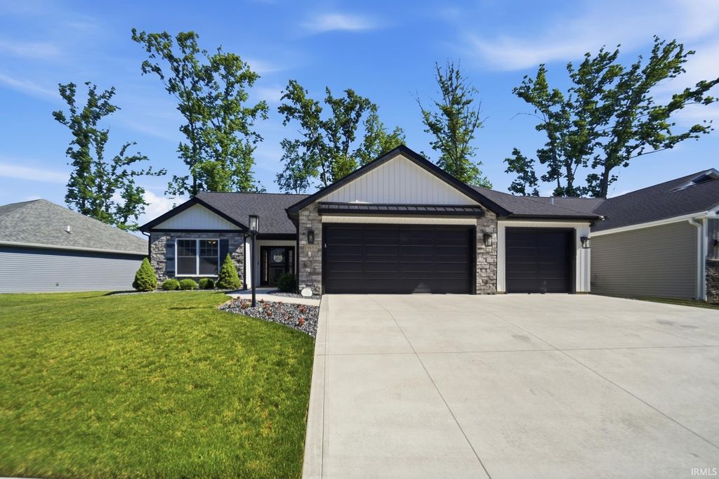 13870 Escondida Cove, Fort Wayne, IN 46845