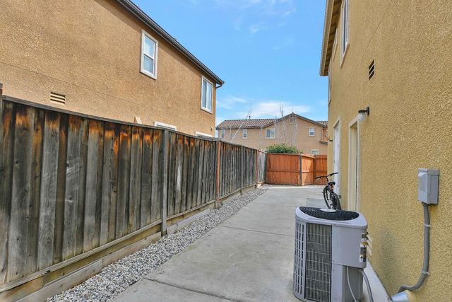 6 Bonack Pl, Sacramento, CA 95835