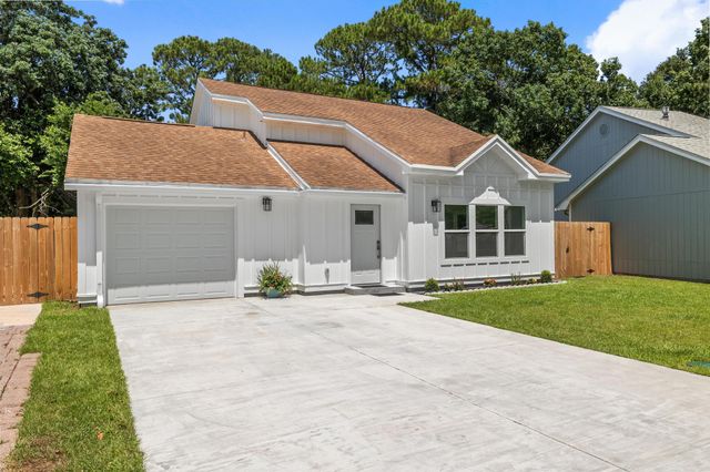 387 NW Canterbury Circle, Fort Walton Beach, FL 32548