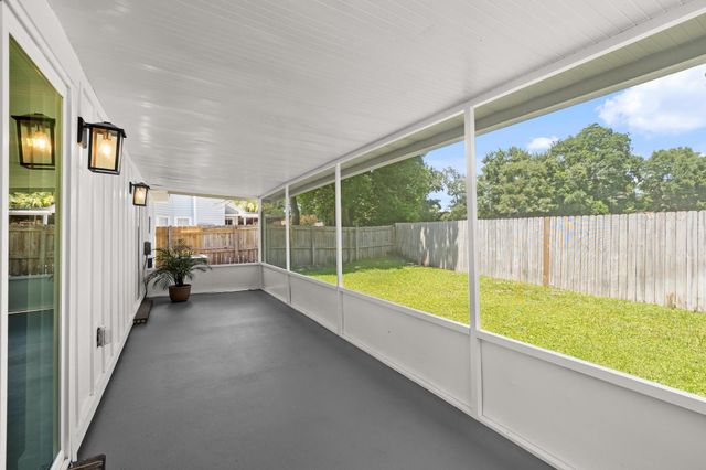 387 NW Canterbury Circle, Fort Walton Beach, FL 32548