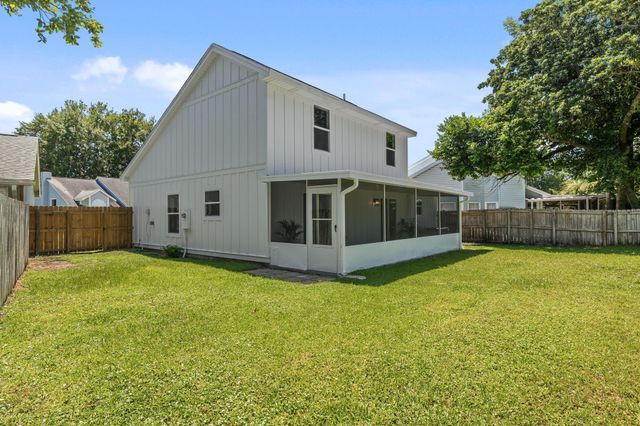 387 NW Canterbury Circle, Fort Walton Beach, FL 32548