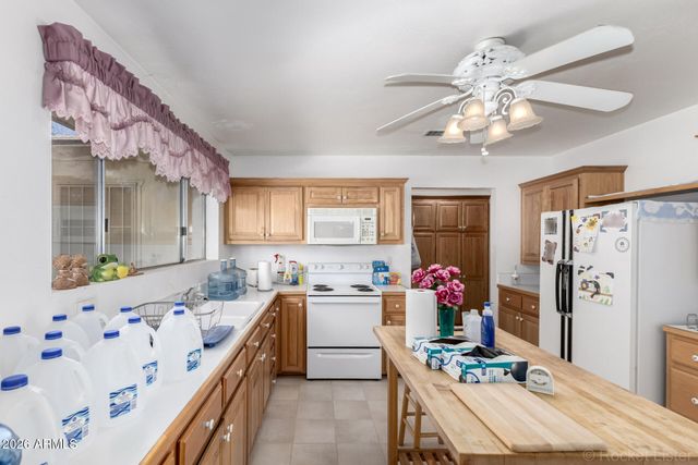 3802 W STATE Avenue, Phoenix, AZ 85051