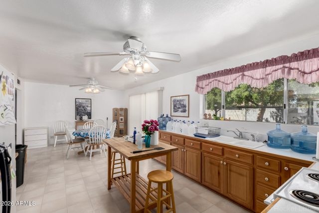 3802 W STATE Avenue, Phoenix, AZ 85051