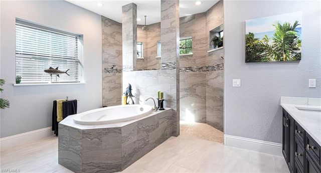 101 SW 39th PL, Cape Coral, FL 33991