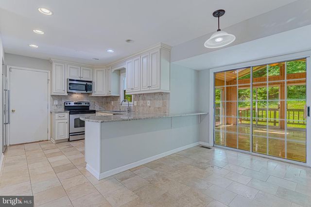 11778 HOLLYVIEW DR, Great Falls, VA 22066