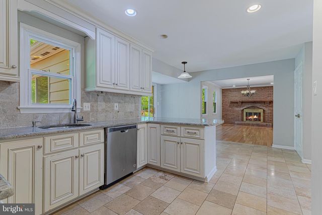 11778 HOLLYVIEW DR, Great Falls, VA 22066