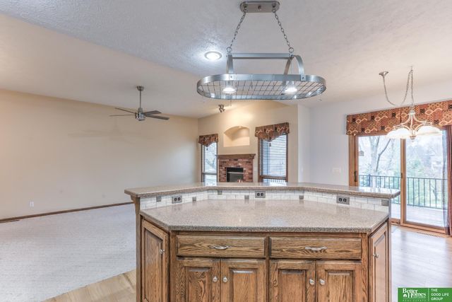 909 Rawhide Road, Papillion, NE 68046