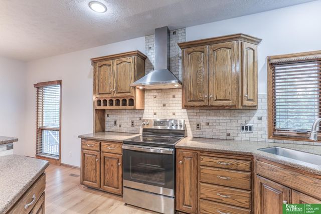 909 Rawhide Road, Papillion, NE 68046