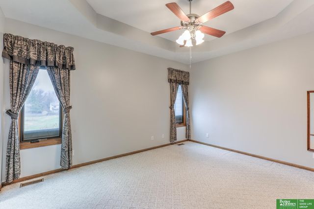 909 Rawhide Road, Papillion, NE 68046