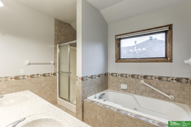 909 Rawhide Road, Papillion, NE 68046