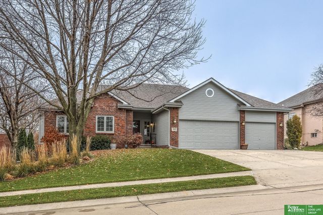 909 Rawhide Road, Papillion, NE 68046