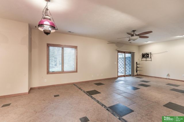 909 Rawhide Road, Papillion, NE 68046