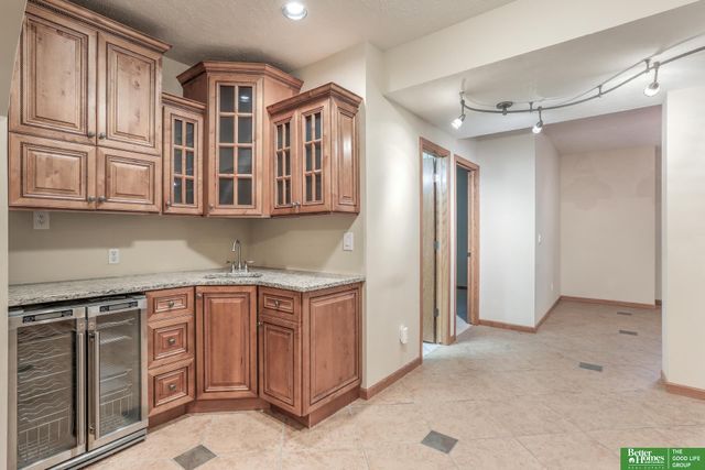 909 Rawhide Road, Papillion, NE 68046