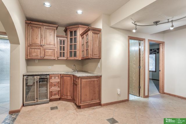 909 Rawhide Road, Papillion, NE 68046