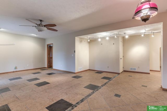 909 Rawhide Road, Papillion, NE 68046