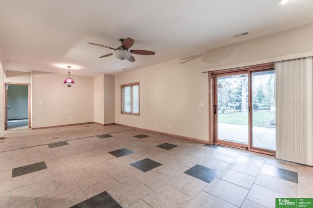 909 Rawhide Road, Papillion, NE 68046