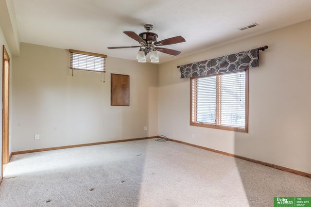 909 Rawhide Road, Papillion, NE 68046