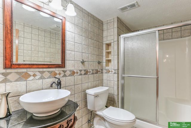 909 Rawhide Road, Papillion, NE 68046