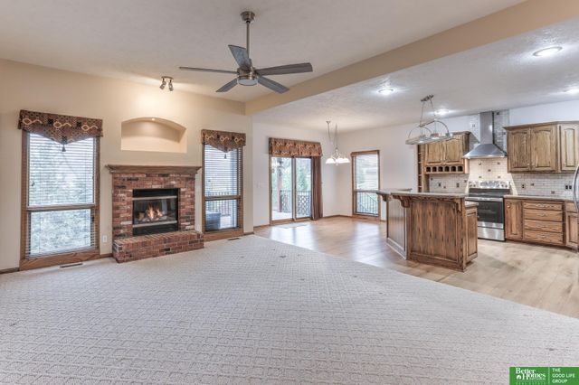 909 Rawhide Road, Papillion, NE 68046