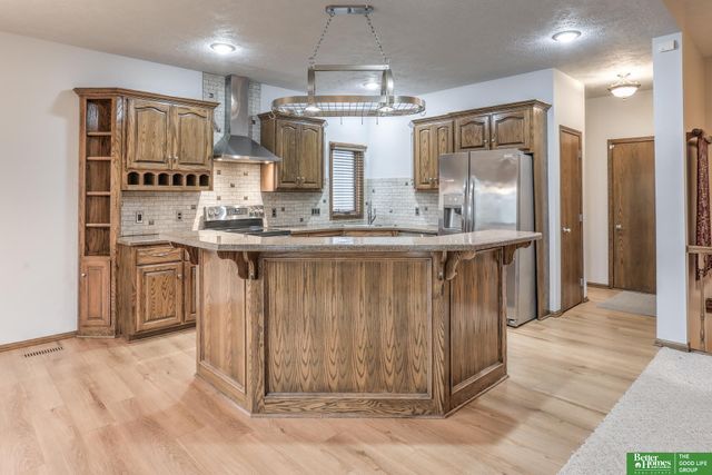 909 Rawhide Road, Papillion, NE 68046