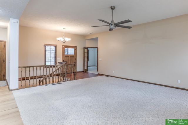 909 Rawhide Road, Papillion, NE 68046