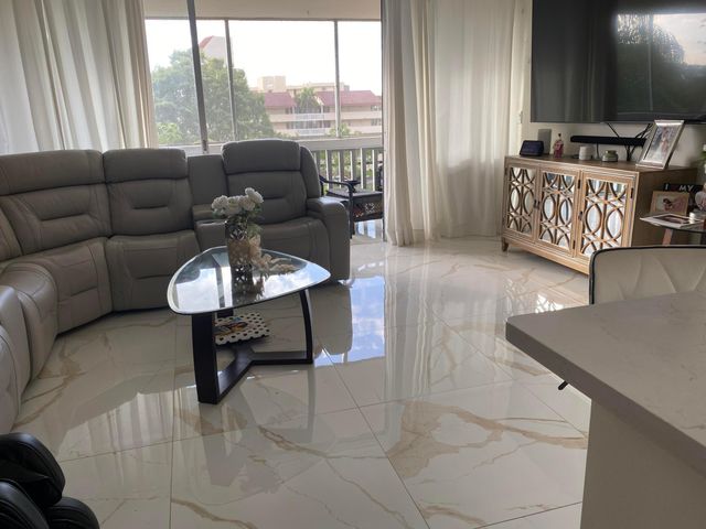 7001 Environ Boulevard 403, Lauderhill, FL 33319