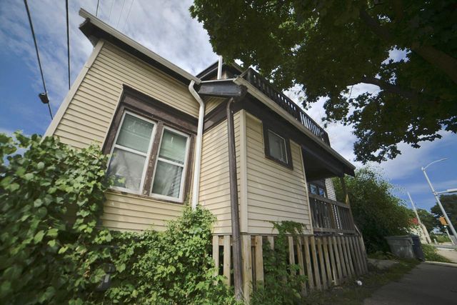 2012 W Burleigh STREET, Milwaukee, WI 53206