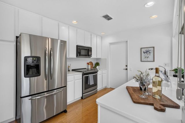 1427 Commons Dr, Sacramento, CA 95825