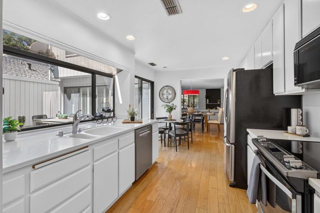 1427 Commons Dr, Sacramento, CA 95825