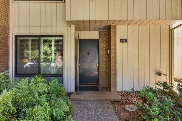 1427 Commons Dr, Sacramento, CA 95825