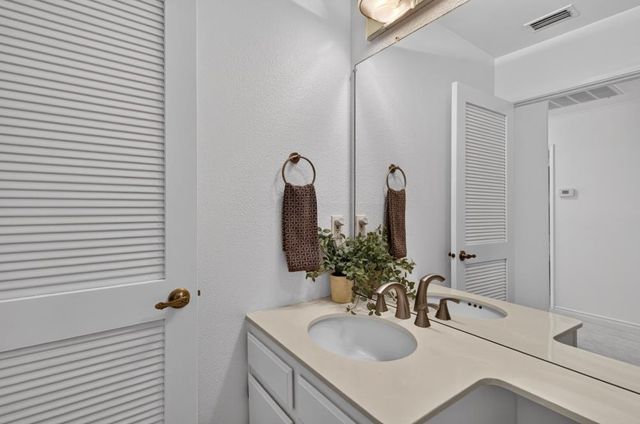 1427 Commons Dr, Sacramento, CA 95825