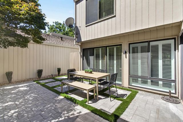 1427 Commons Dr, Sacramento, CA 95825