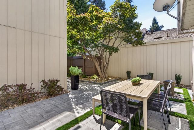 1427 Commons Dr, Sacramento, CA 95825