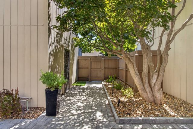 1427 Commons Dr, Sacramento, CA 95825