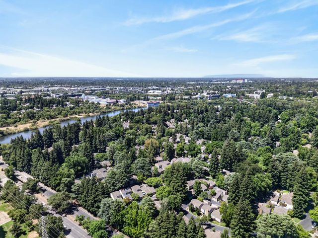 1427 Commons Dr, Sacramento, CA 95825