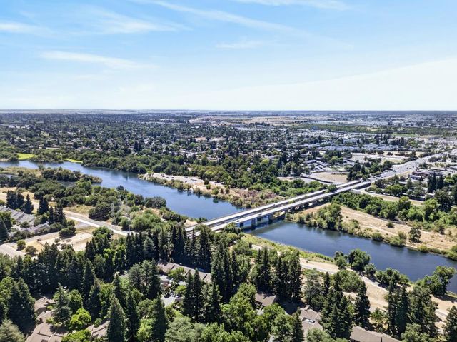 1427 Commons Dr, Sacramento, CA 95825