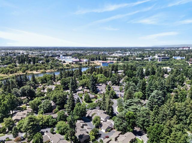 1427 Commons Dr, Sacramento, CA 95825