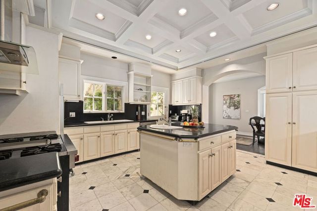 14330 Mulholland Drive, Los Angeles, CA 90077