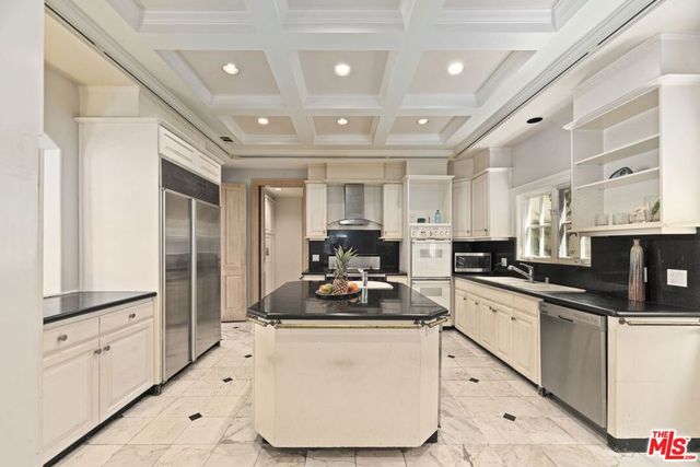 14330 Mulholland Drive, Los Angeles, CA 90077