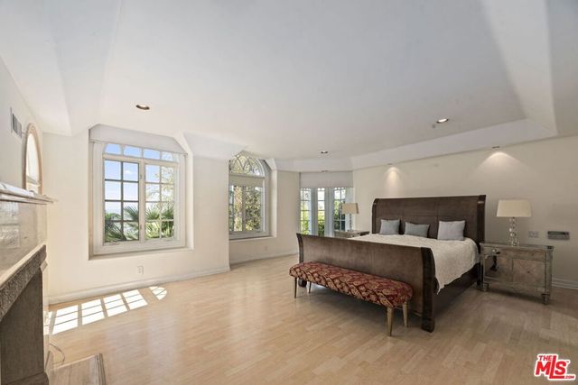 14330 Mulholland Drive, Los Angeles, CA 90077