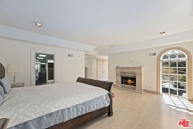 14330 Mulholland Drive, Los Angeles, CA 90077