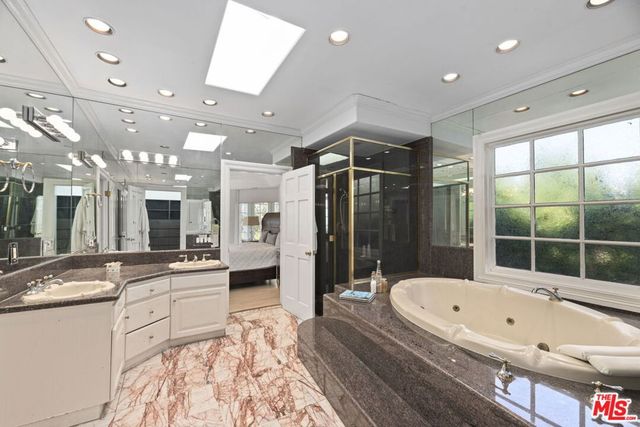 14330 Mulholland Drive, Los Angeles, CA 90077