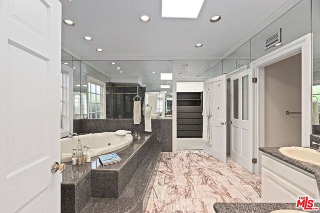 14330 Mulholland Drive, Los Angeles, CA 90077